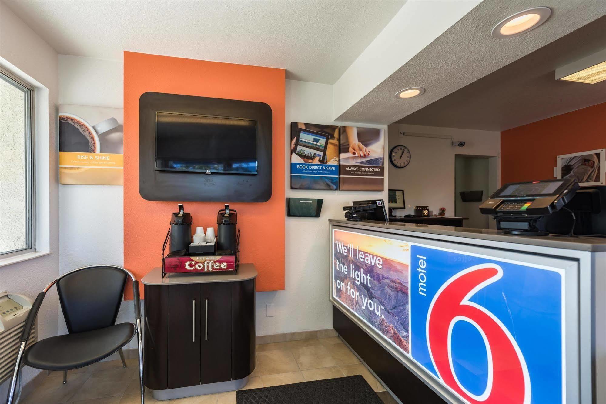 Motel 6-Reno, Nv - Virginia Plumb المظهر الخارجي الصورة