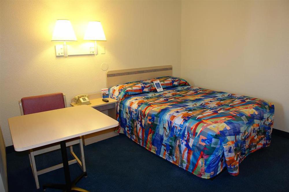 Motel 6-Reno, Nv - Virginia Plumb الغرفة الصورة